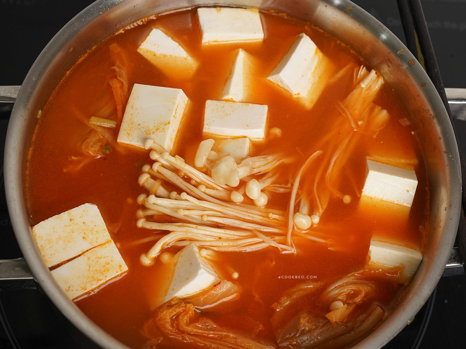 Cách Nấu Canh Kim Chi Thịt Bò Và Đậu Phụ Ngon Đậm Vị