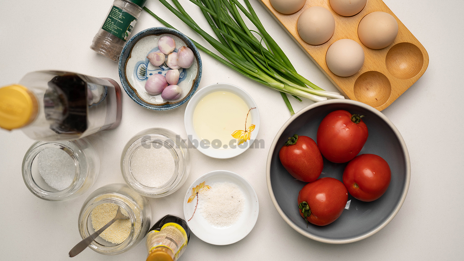 Nguyên liệu cho sốt cà chua và trứng
