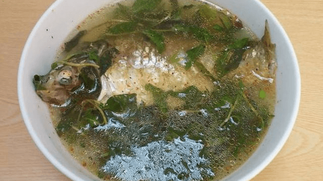 Cá diếc nấu rau răm