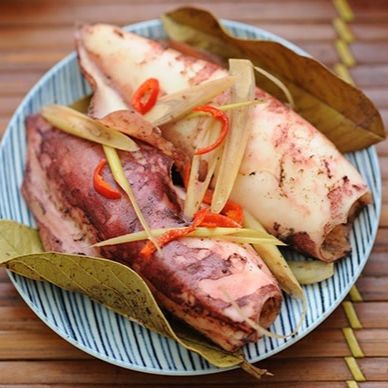 Mực hấp lá ổi