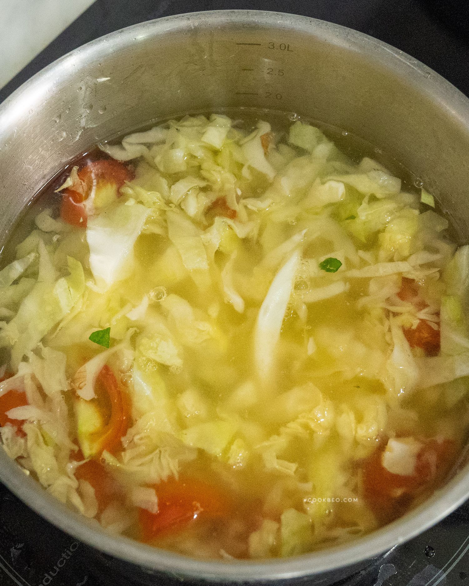 nấu canh bắp cải cà chua