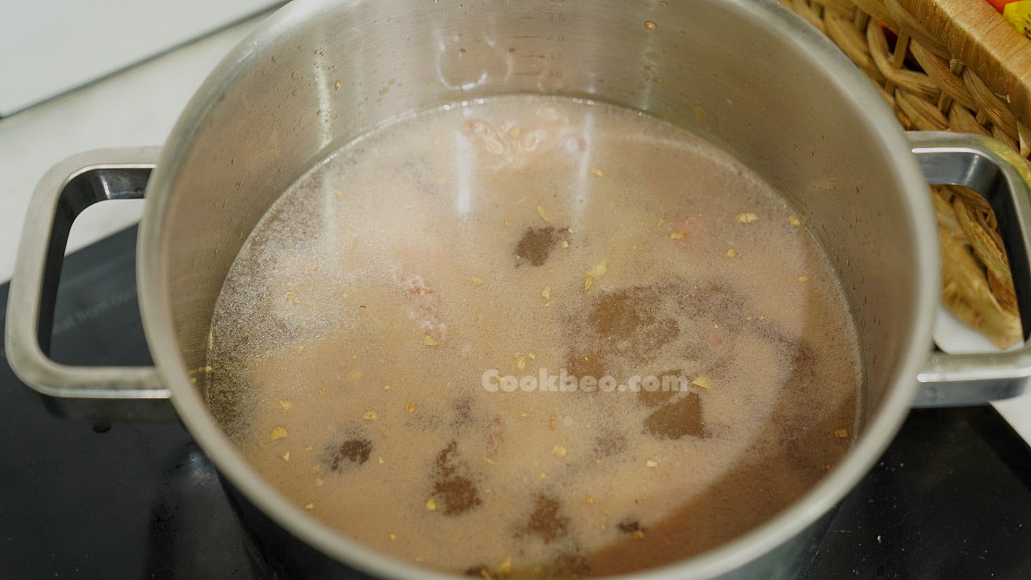 nấu canh củ cải thịt bò