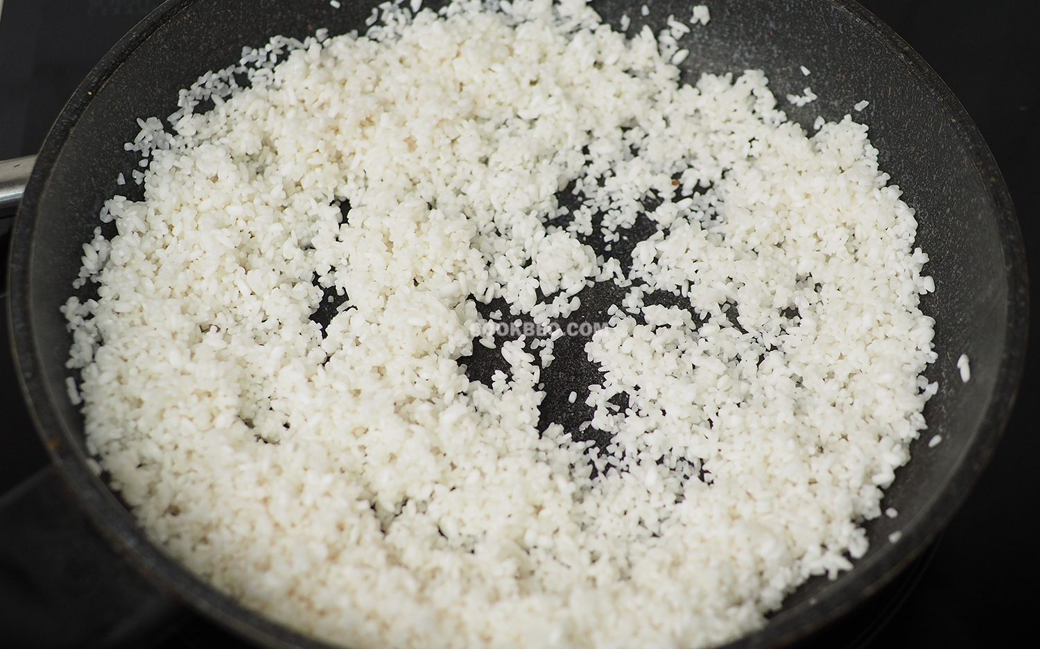 Rang khô gạo nếp và gạo tẻ