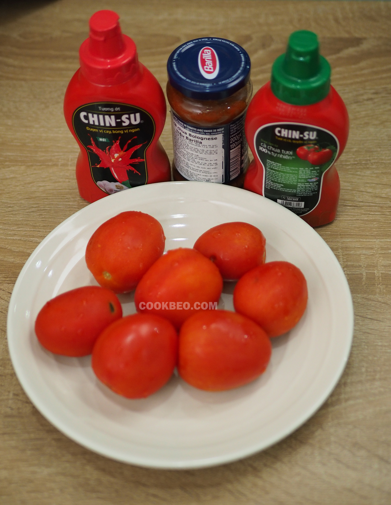 Ngoài cà chua, nếu có thêm tương cà, tương ớt, sốt cà chua để nước sốt ngon, sánh và màu đẹp hơn