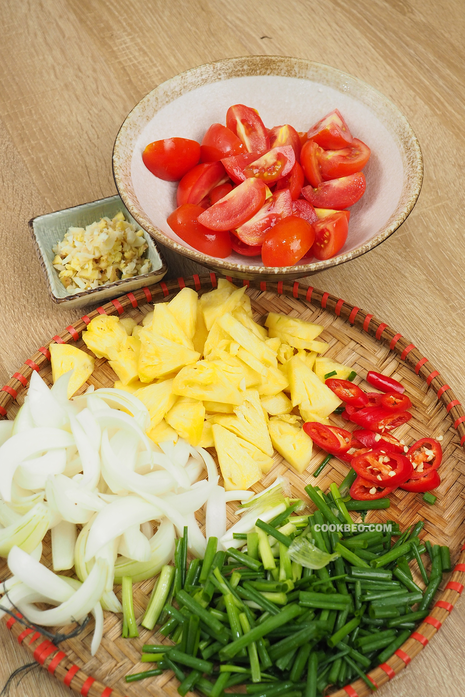 Sơ chế các nguyên liệu món thịt bò xào cà chua