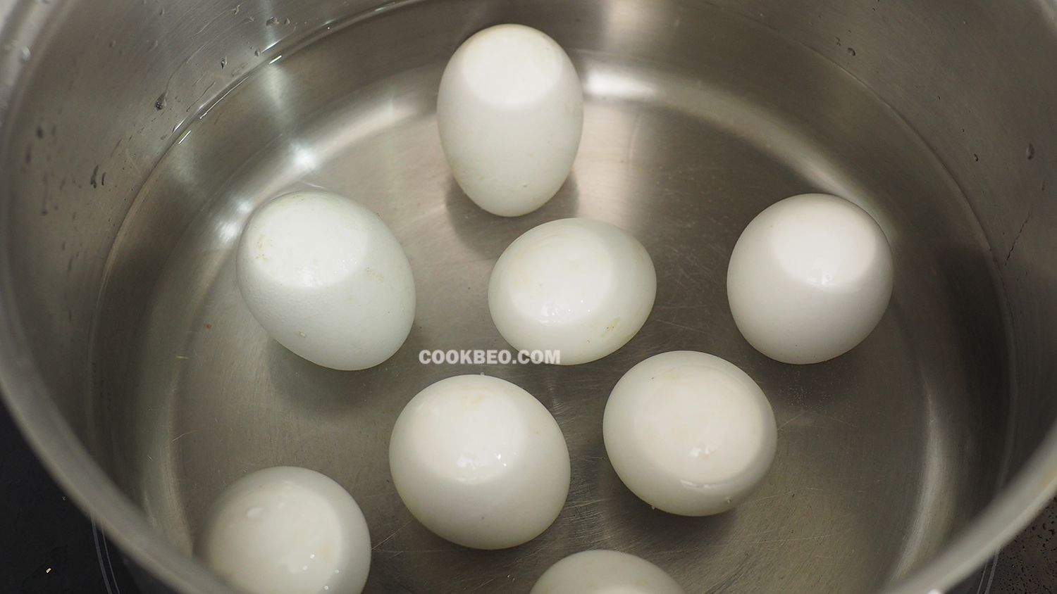 Trứng vịt lộn luộc 15 phút tính từ lúc nước sôi là chín