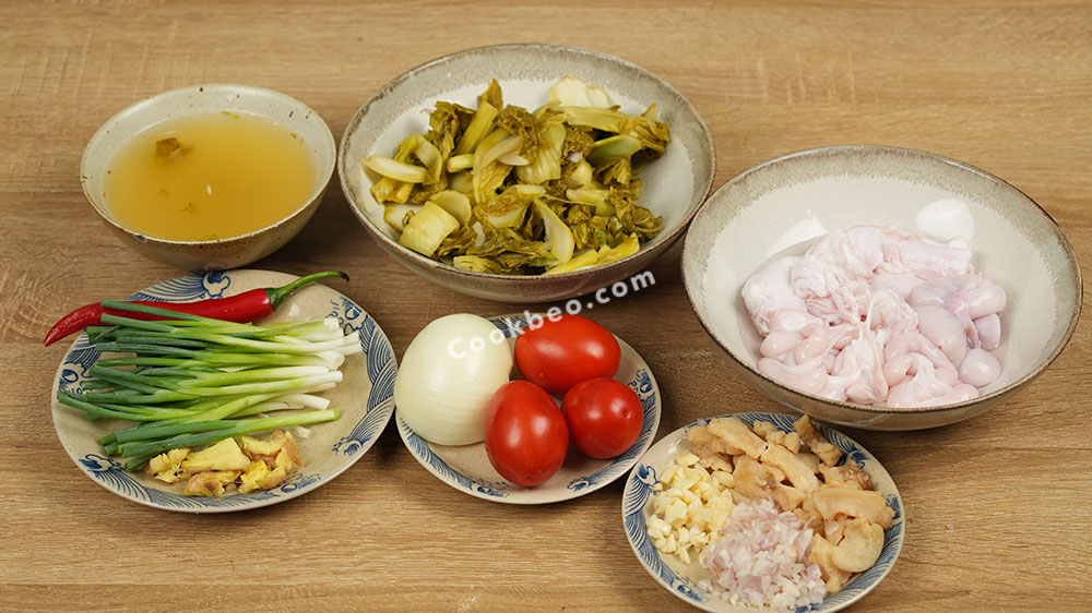 Nguyên liệu làm dồi trường xào cải chua