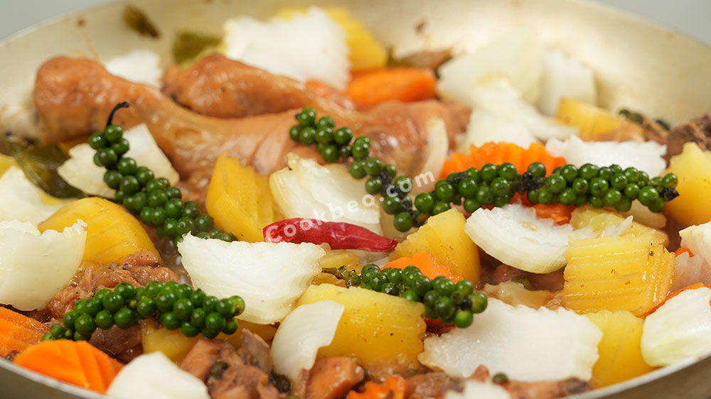 nấu gà kho tiêu xanh