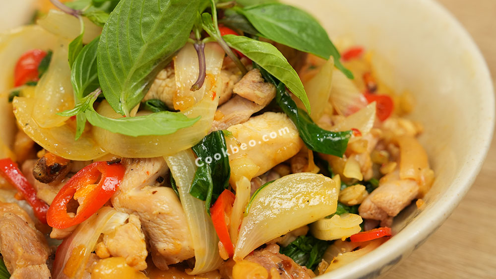 món gà xào lá quế