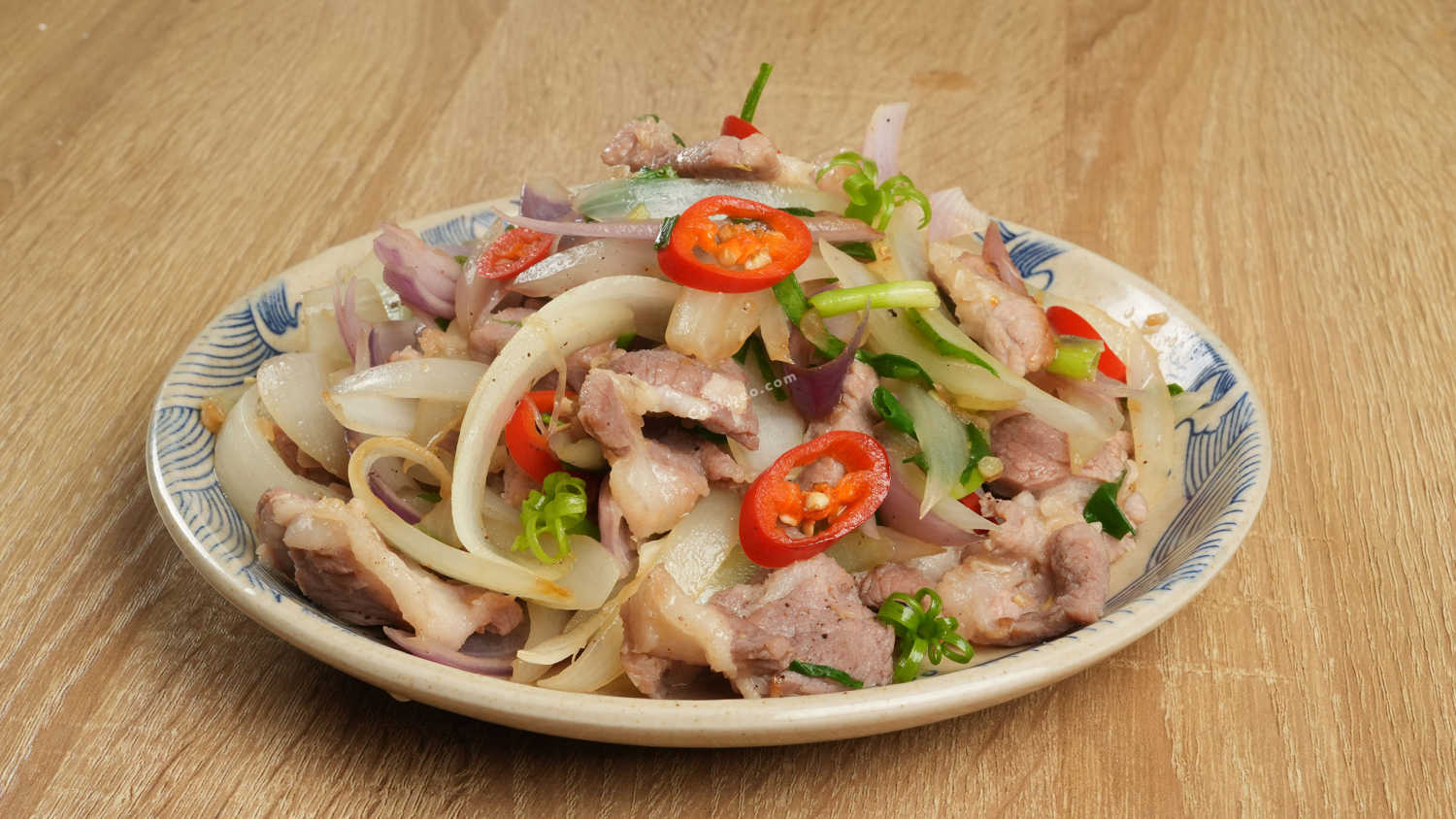 thịt ba chỉ xào hành tây