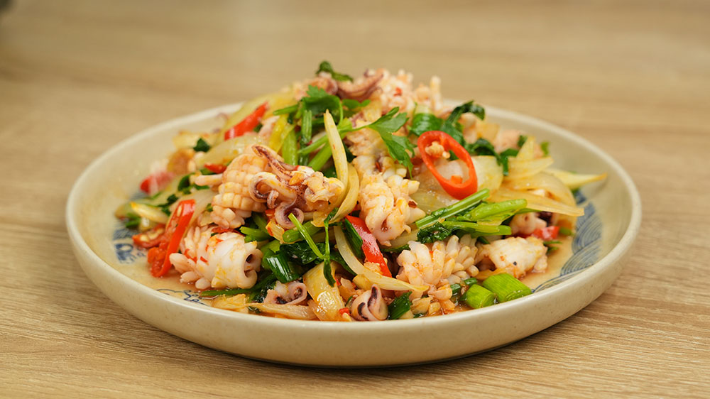 đĩa mực xào cần tỏi